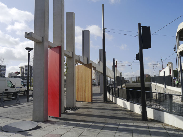 LA FONTAINE de Katinka Bock porte d'Aubervilliers