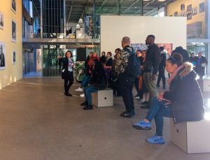 Visite de l'expo de Malick Sidibe à la Fondation Cartier avec les membres du centre social Ambroise-Croizat à Pierrefitte