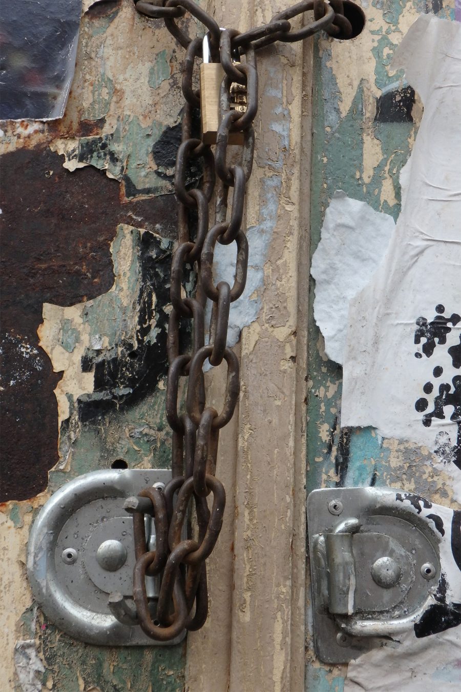 La ville est vivante – 3. Le fantôme : le fantôme, c&rsquo;est un peu le passant anonyme, qui rêve de s&rsquo;évade